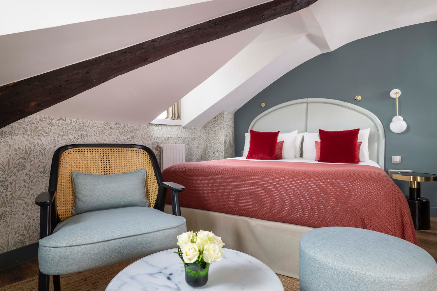 2-star-hotel-paris-la-parisienne-room