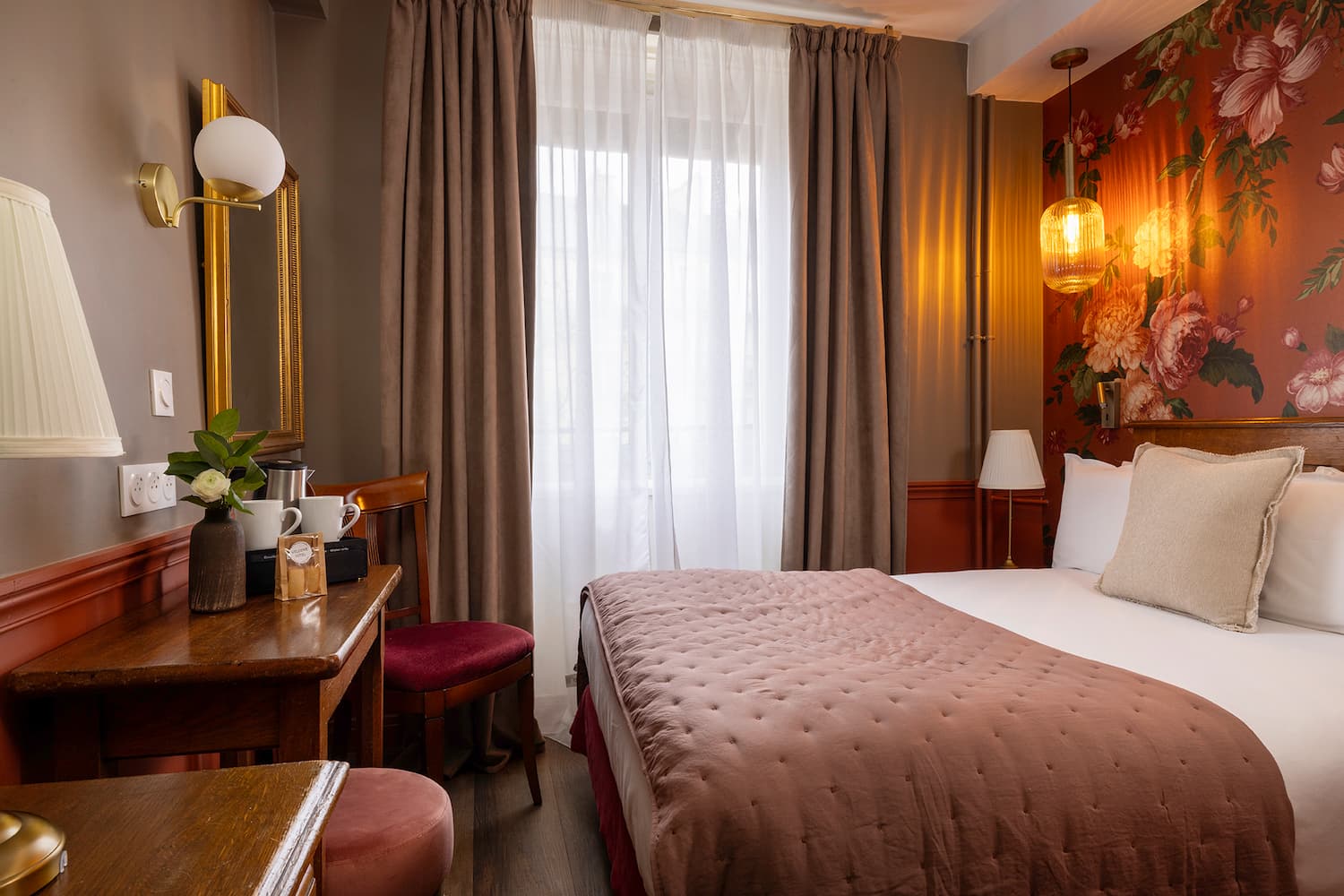 2-star-hotel-paris-single-superior-room