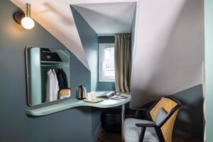 Chambre-avec-baignoire-la-parisienne-bureau