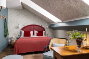 Hotel-avec-baignoire-la-dauphine-lit